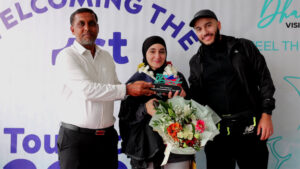 ދަރަވަންދޫއަށް މިއަހަރު އައި ފުރަތަމަ ފަތުރުވެރިޔާއަށް ހޫނު މަރުޙަބާއެއް ކިޔައިފި