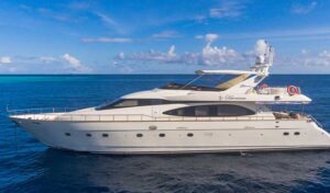 އޭޑީކޭ ކުންފުނީގެ ލަގްޒަރީ ޔޮޓްގައި އަލިފާން ރޯވެ، އަޑިއަށް ހިގައްޖެ