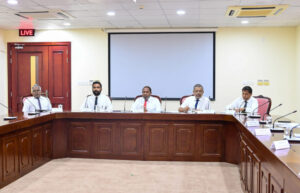 ސަރުކާރުން ބޭނުންވާނަމަ، ގެއްލުން ނުވާގޮތަށް ކާޑެއްދޫ އެއާޕޯޓު ދޫކޮށްލުމަށް އެއްބަސް: ގާސިމް