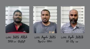 ފުލުހުންގެ ދައުރަށް ހުރަސް އެޅިކަމުގެ ތުހުމަތުގައި ތިން މީހަކަށް ދައުވާކުރުމަށް ފޮނުވައިފި