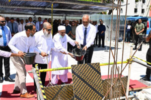 ރައީސުލްޖުމްހޫރިއްޔާ، މަސްޖިދު އުންމުލްމުއުމިނީން ޢާއިޝާ رضی اللہ عنھاގެ ބިންގާ އަޅުއްވައިދެއްވައިފި