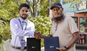 އެޗްޑީސީއާއި ސަލަފް ޖަމިއްޔާ ގުޅިގެން ހުޅުމާލެ ހޮސްޕިޓަލަށް އިފްތާރު ހަދިޔާކުރަނީ