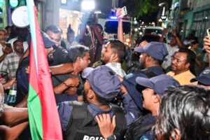 އެމްޑީޕީން ސަރުކާރާ ދެކޮޅަށް ސިލްސިލާ މުޒާހަރާތަކެއް ފަށައިފި