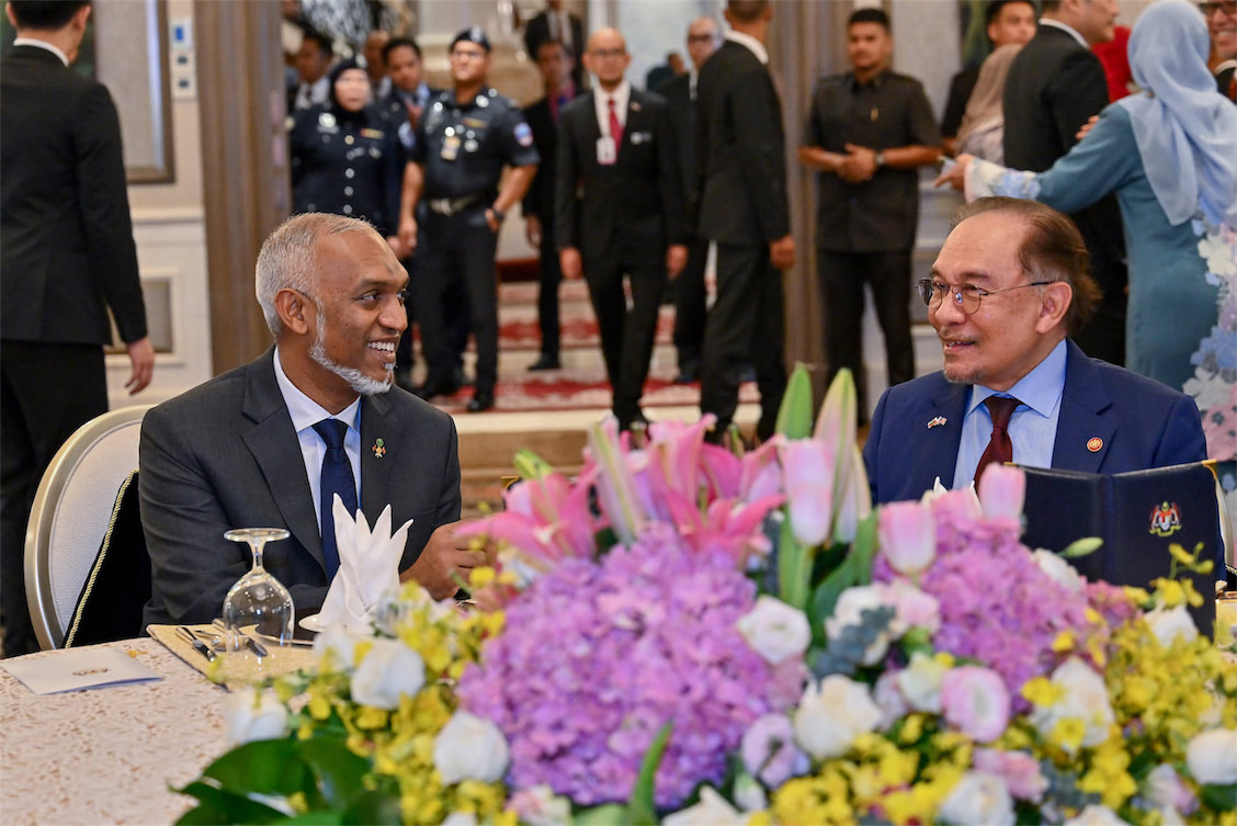 މެލޭޝިއާގެ ބޮޑުވަޒީރު ދެއްވި ރަސްމީ ފަރިއްކޮޅުގައި ރައީސް ބައިވެރިވެވަޑައިގެންފި
