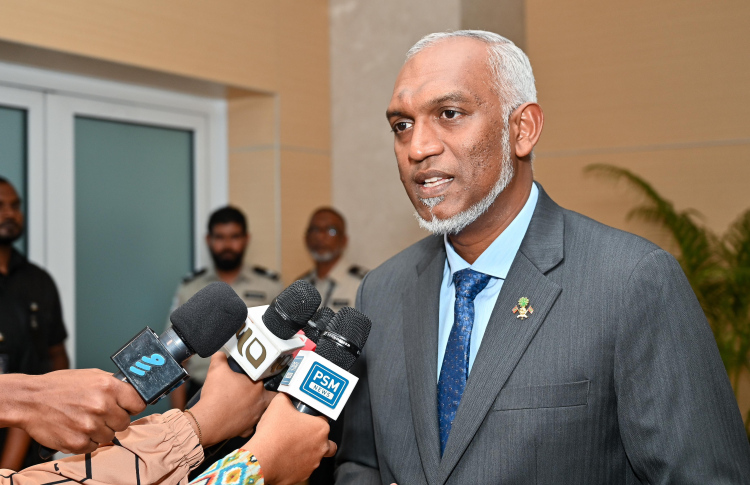 މެއި މަހުގެ 3 ވަނަ ދުވަހު ރައީސް ނޫސްވެރިންނާ ބައްދަލުކުރައްވަނީ