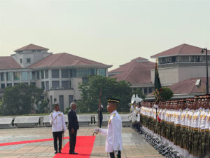 ރައީސް މުއިއްޒަށް މެލޭޝިއާގެ ބޮޑުވަޒީރު ހޫނު މަރުހަބާއެއް ދަންނަވައިފި