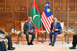 ރައީސް މުއިއްޒުގެ މެލޭޝިއާއަށް ކުރެއްވި ރަސްމީ ދަތުރުފުޅު ނިންމަވާލައްވައިފި