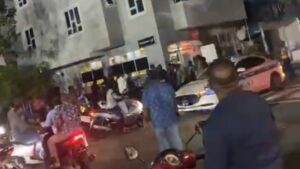 މިރޭ ހުޅުމާލޭ ފޭސް 1 ގެ ކެފޭއެއްގައި ބިދޭސީންގެ މެދުގައި މާރާމާރީއެއް ހިނގާ އެކަކު ހައްޔަރަށް