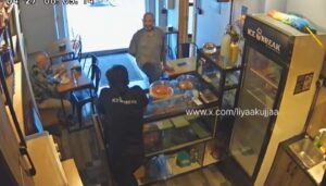 މާލޭގައި ކެފޭއެއްގެ ބިއްލޫރި ރެކު ތަޅާލި މީހާ 15 ދުވަހަށް ބަންދަށް