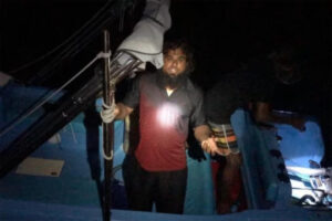 ދެބޭއިންގެ މެދުގައި ހިނގި ޒުވާބެއްގައި ކޮއްކޮ ބޭބެއަށް ވަޅިން ހަމަލާދީފި