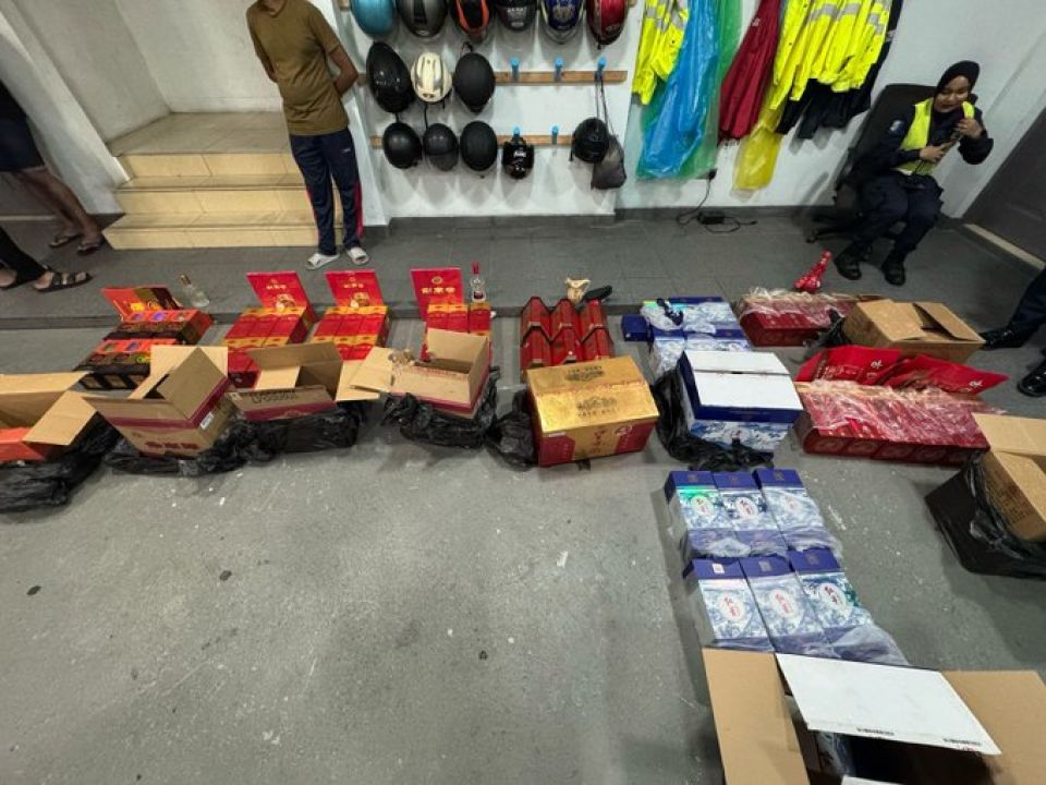 ހުޅުމާލެއިން ގިނަ އަދަދެއްގެ ބަނގުރަލާއެކު ސްރީލަންކާގެ ދެމީހަކު ހައްޔަރުކޮށްފި