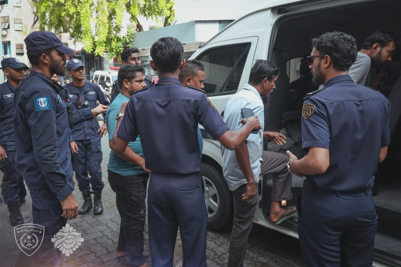 ގަވާއިދާ ޚިލާފަށް އުޅުނު 13 ބިދޭސީން ހައްޔަރު ކޮށްފި