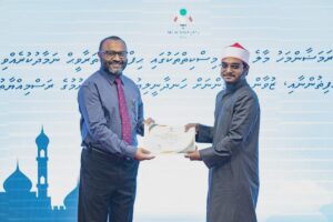 ރަމަޟާން މަހު ތަރާވީޙް ނަމާދުކުރެއްވި އިމާމުންނާއި ޙާފިޡުންގެ އަގުވަޒަން ކޮށްފި