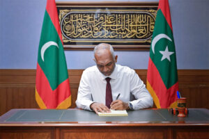 އިދާރީ ދާއިރާތައް ލާމަރުކަޒީ އުޞޫލުން ހިންގުމުގެ ޤާނޫނަށް 15 ވަނަ އިޞްލާޙު ގެނައުމުގެ ބިލު ތަޞްދީޤުކުރައްވައިފި