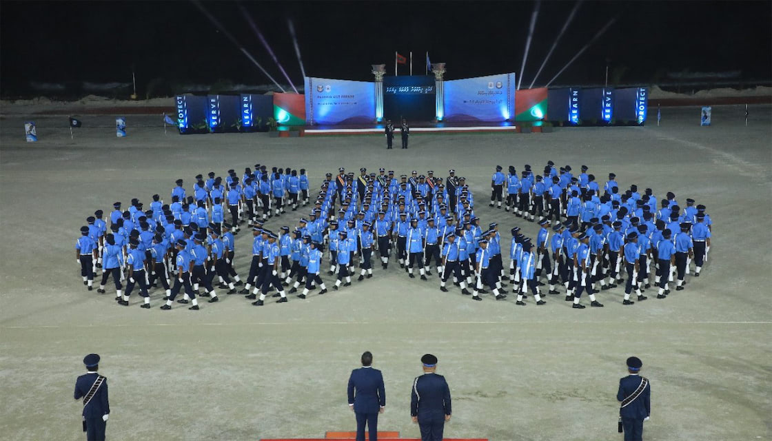 196 ފުލުހުން އަސާސީ ތަމްރީނުން ފާސްވެ، ހުސެއިން ތާއިމަށް ކޮމިޝަނާރުގެ ޚާއްޞަ އެވޯޑު