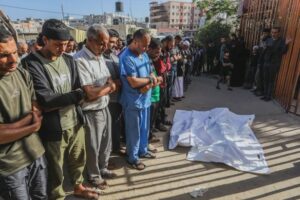 ޢައްޒާއަށް އިސްރާއީލުން ދެމުންދާ އަނިޔާވެރި ހަމަލާތަކުގައި ޑޮކްޓަރެއްގެ 9 ދަރިން ޝަހީދު ކޮށްލައިފި