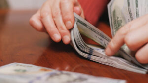 ދައުލަތުގެ ޑޮލަރު އާމްދަނީ 37 ޕަސެންޓް މައްޗަށް – ހަ މަހުން 772 މިލިއަން ޑޮލަރު ލިބުނު