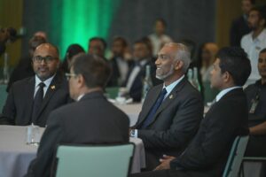 އަމާޒަކީ ސަރުކާރު މުވައްޒަފުންގެ ތިން ބައިކުޅަ އެއްބައި 2028 ވަނަ އަހަރު ފެށޭއިރު ގޭގައި ތިބެގެން މަސައްކަތް ކުރެވޭނެ ގޮތް ހެދުން: ރައީސް