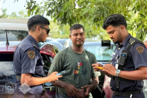 އިމިގްރޭޝަންގެ އޮފިސަރުން ފުރަތަމަ ފަހަރަށް ބޮޑީ ކެމެރާ ބޭނުންކުރަން ފަށައިފި