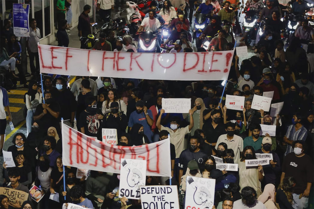 ޔުމްނުއަށް އިންސާފު ހޯދައިދިނުމަށް ބޭއްވި މުޒާހަރާ ރޫޅާނީ އާންމު މަސްލަހަތަށްޓަކާ ގާނޫނީ އިންޒާރު ދިނުމަށްފަހު: ފުލުހުން