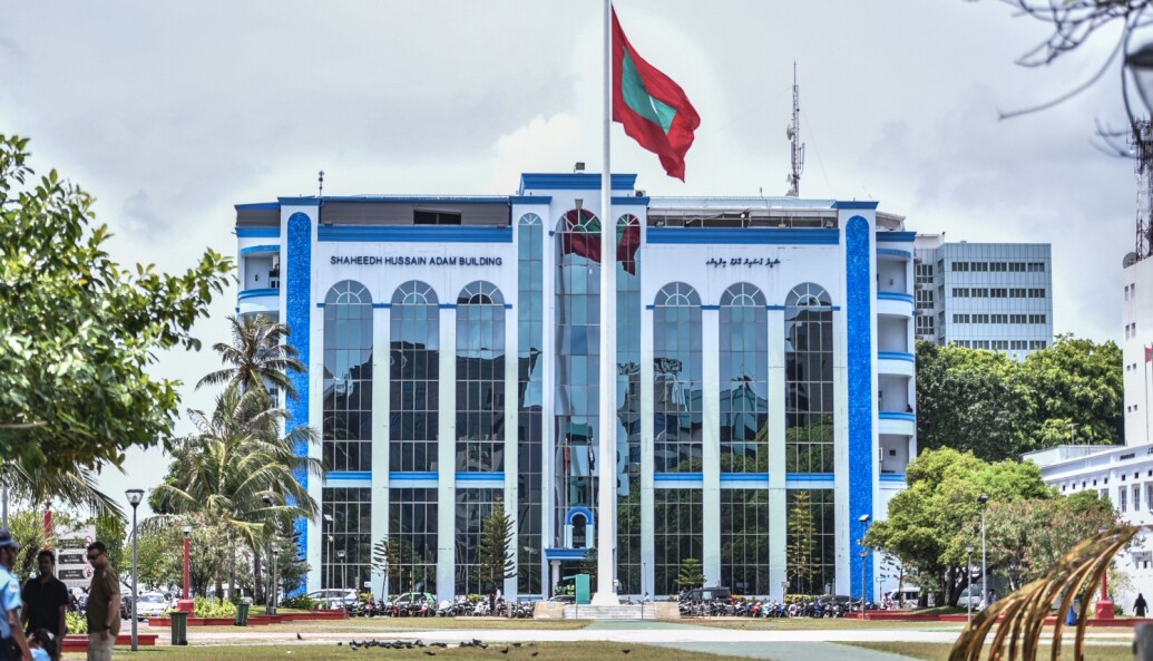 އަންހެނެއްގެ ކުރީގެ ފިރިމީހާއާއި މިހާރުގެ ލޯބިވެރިޔާއާ ދެމެދު މާރާމާރީއެއް ހިނގައިފި