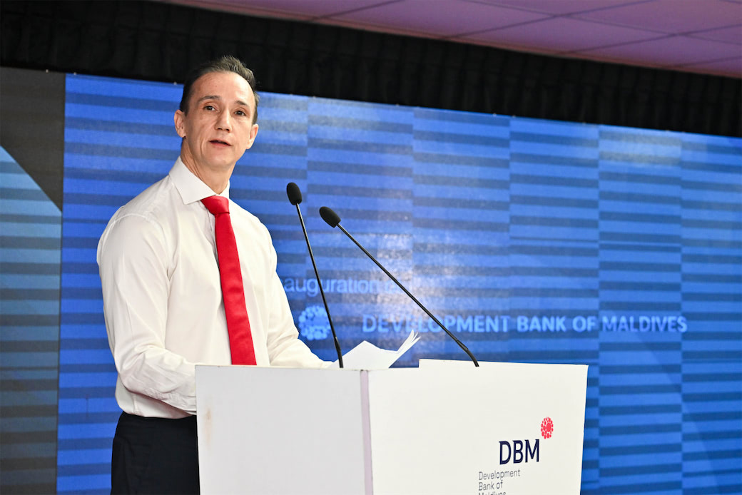 ޑިވެލޮޕްމަންޓް ބޭންކުގެ ކުރީގެ ސީއީއޯއަށް އިސްތިއުފާދިން ދުވަހާ ހަމައަށް މުސާރަ ދީފައިވާކަމަށް ބޭންކުން ބުނެފި