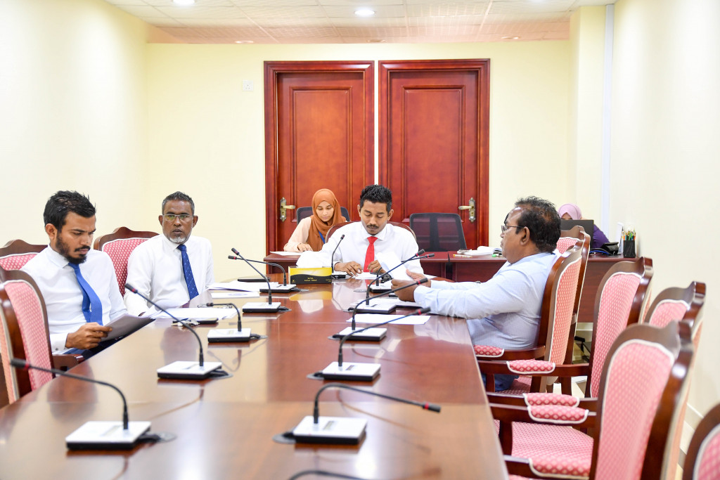 ކަސްޓަމްސްއަށް ލިބެންޖެހޭ 2.2 މިލިއަން ރުފިޔާ ހޯދުމަށް އެކުންފުންޏަށް އެންގުމަށް ފާސްކޮށްފި