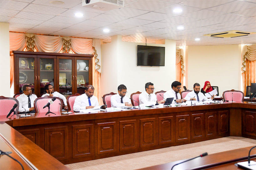 ސުޕްރީމް ކޯޓުގެ ފަނޑިޔާރުން ވަކިކުރުމާ ގުޅޭ މައްސަލައިގައި ފަނޑިޔާރުން ހާޒިރުކުރުމާމެދު ފަހުން ގޮތެއް ނިންމަނީ
