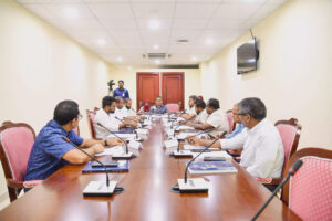 ސުޕްރީމް ކޯޓުގެ ފަނޑިޔާރުން ވަކިކުރުމަށް ތަޅުމުގައި ބަހުސްކުރުމަށް ގަޑިއިރެއްގެ ވަގުތު