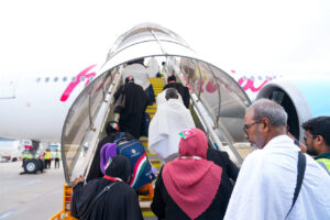 އުމްރާއަށް ގޮސް އުޅެނިކޮށް ހާލުދެރަވި މީހާ މޯލްޑިވިއަންގެ ޚާއްސަ އިންތިޒާމެއްގެ ދަށުން މާލެ ގެނެސްފި