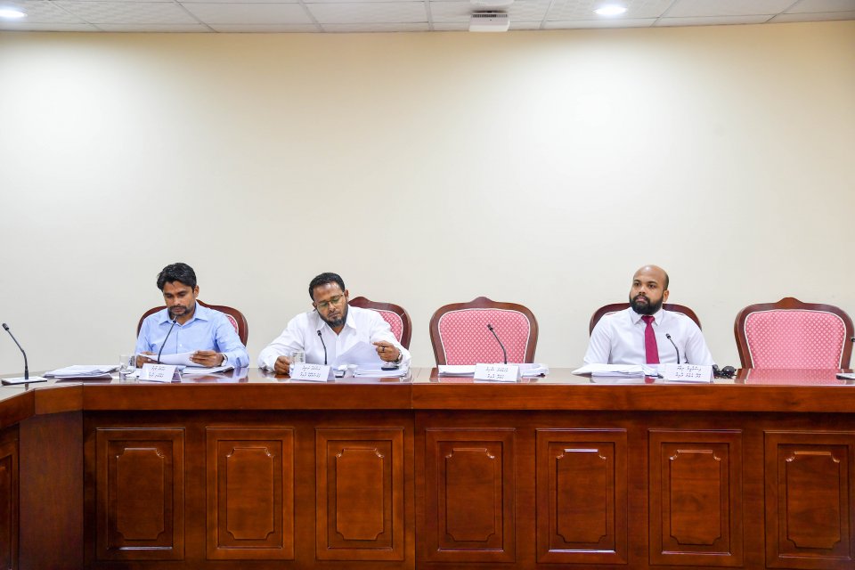 ސުޕްރީމް ކޯޓު ފަނޑިޔާރުންގެ މައްސަލަ: ޖުޑީޝަރީ ކޮމިޓީއަށް ގެނެވުނީ ވަގުތީ ބަދަލެއްކަމަށް ކަމަށް ބުނެ، ކުރިން އޮތްގޮތަށް ބަދަލުކޮށްފި