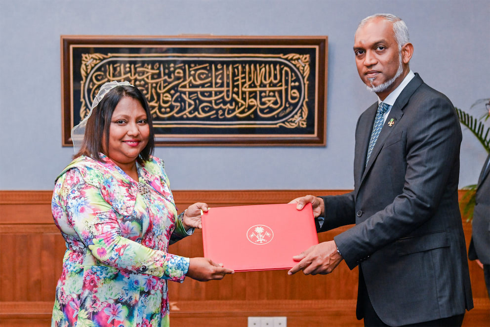 ފޮރިން ސެކްރެޓަރީ އިނާޔާ މަޤާމުން ވަކިކޮށްފި