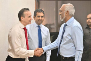 ޑިވެލޮޕްމަންޓް ބޭންކް ކުރީގެ ސީއީއޯ ޓްރައިބިއުނަލްއަށް ދިޔައީ ނޯޓިސް މުއްދަތުގެ މުސާރަ ނުލިބިގެން