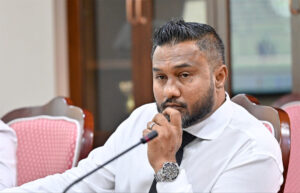 ހިތަދޫ އުތުރު ދާއިރާގެ މެމްބަރު ސިނާންގެ ގޮނޑި ގެއްލުމުގެ މައްސަލައިގެ ޝަރީއަތް ސުޕްރިމް ކޯޓުގައި މާދަމާ ފަށަނީ