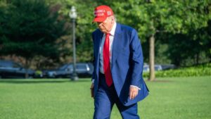 ޓްރަމްޕް ވިދާޅުވަނީ އިސްރާއީލާއި އީރާން އޭނާގެ އަރިހުން ސުލްހަވާން އެދުނީ "ގާތްގަނޑަކަށް އެއްވަގުތެއްގައި" ކަމަށް