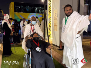 ދިވެހި 1000 ހައްޖުވެރިން އަރަފާތު ބިމުގައި، އެންމެންގެ ހާލުވެސް ރަގަޅު، އަރަފާތު ބިމުގެ ހޫނުމިން 50 ޑިގްރީއާއި ގާތުގައި!