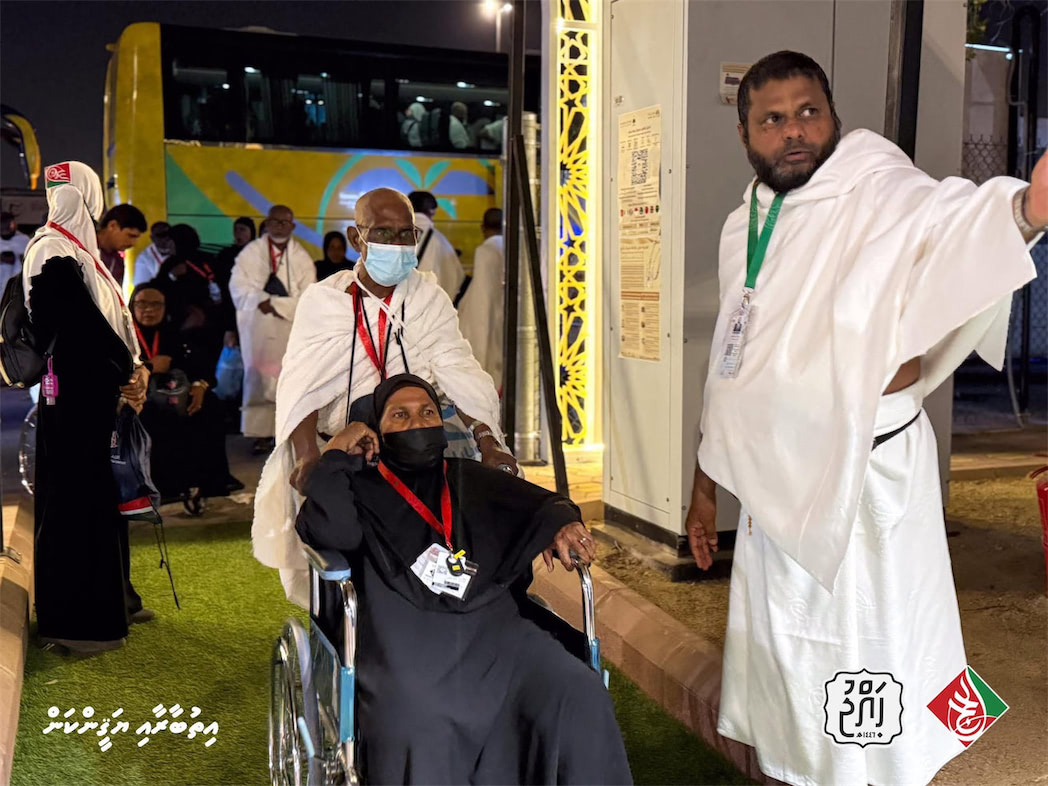 ދިވެހި 1000 ހައްޖުވެރިން އަރަފާތު ބިމުގައި، އެންމެންގެ ހާލުވެސް ރަގަޅު، އަރަފާތު ބިމުގެ ހޫނުމިން 50 ޑިގްރީއާއި ގާތުގައި!