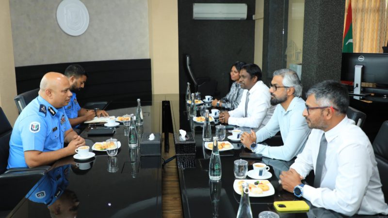 އޫރީދޫގެ ސީއީއޯ އައު ކޮމިޝަނަރ އޮފް ޕޮލިސް އާއި ބައްދަލު ކުރައްވައިފި