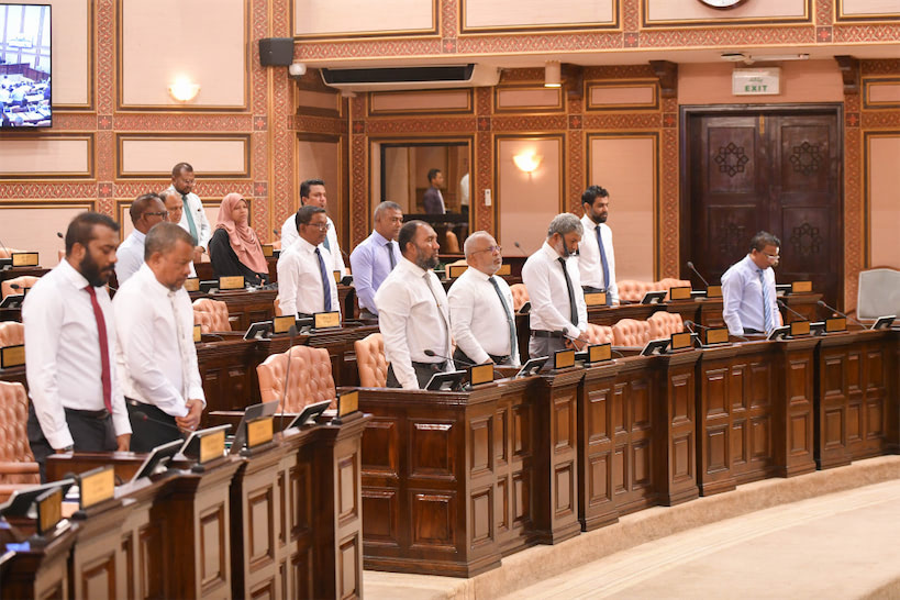 ގައްދޫ ދާއިރާގެ ކުރީގެ މެންބަރު ރަޝީދުގެ ހަނދާނުގައި މަޖިލީހުގައި ސުކޫތެއް ގެނެސްފި