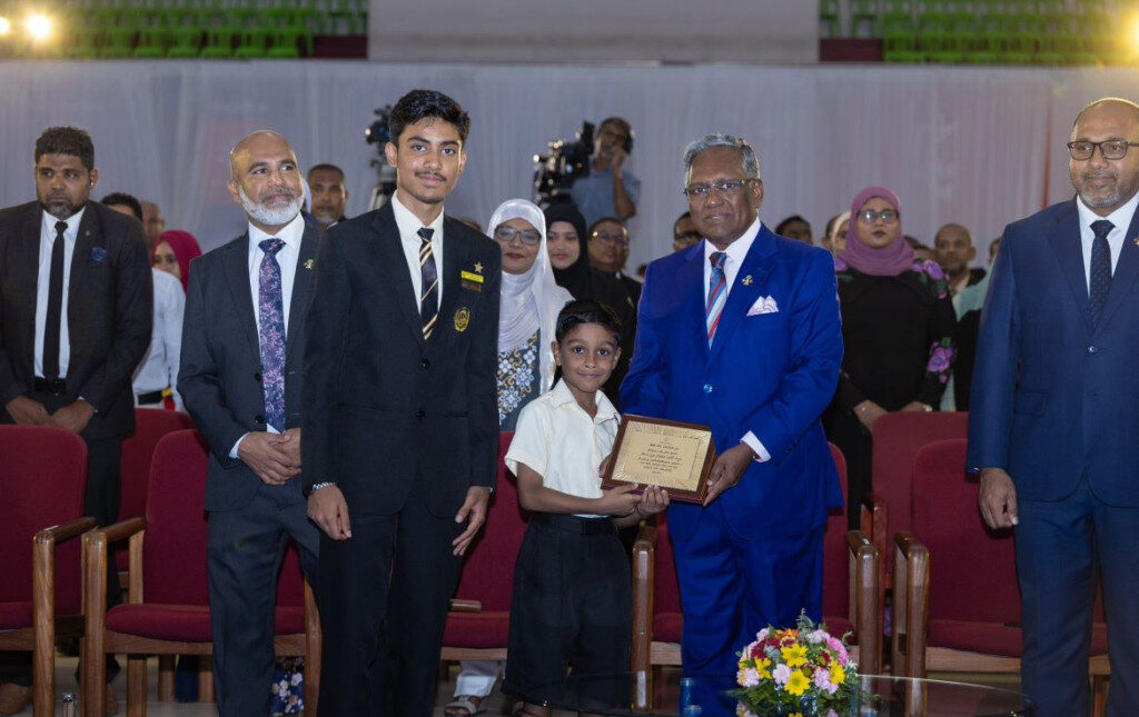 ސާނަވީ އިމްތިޙާނުތަކުގެ މޮޅު ދަރިވަރުންނަށް މަތީ އަރުތަވެރިންގެ އިނާމު ހަވާލުކުރަން ފަށައިފި