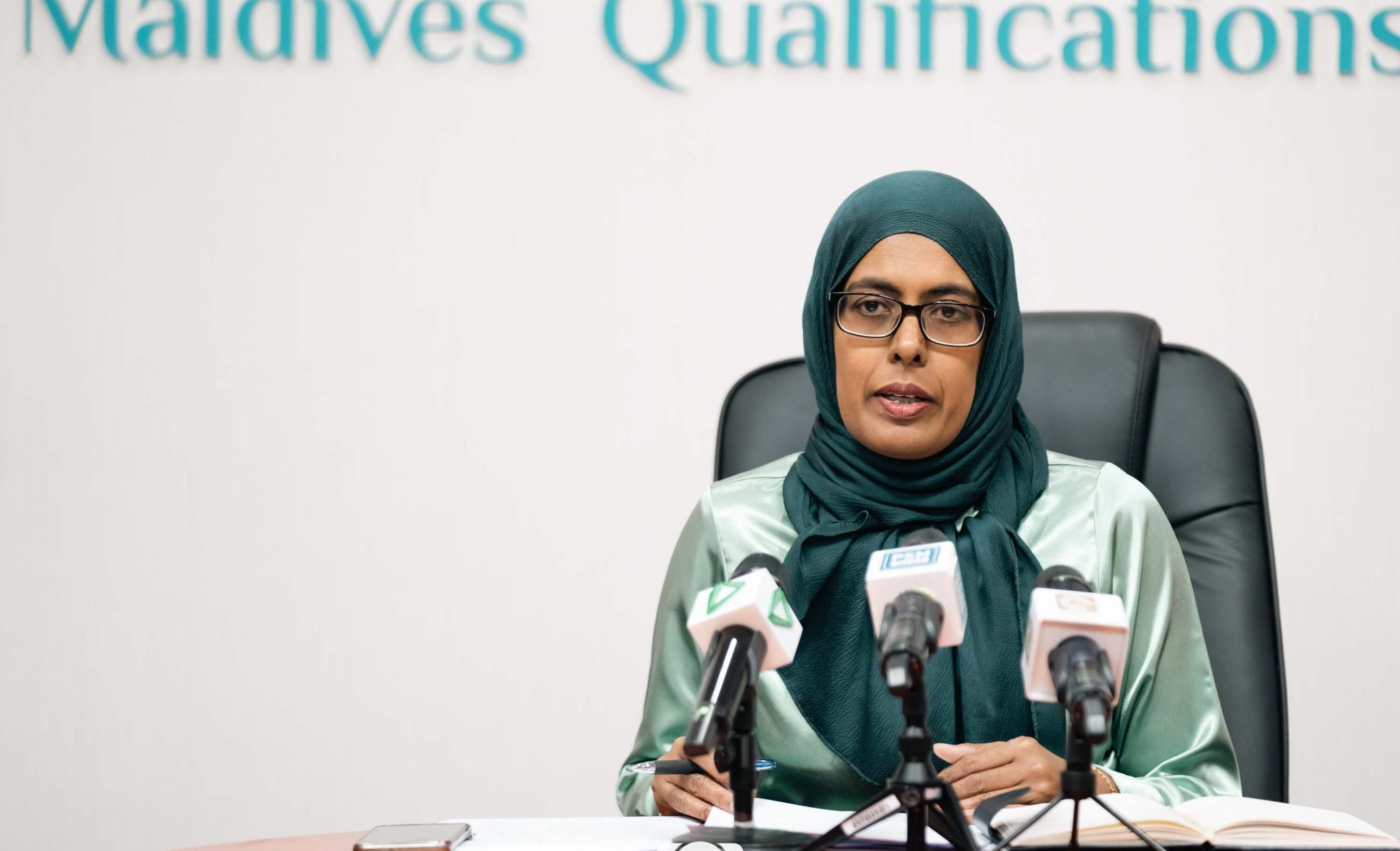 ފޯޖް ސަނަދުތަކުން ވަޒީފާ ހޯދާ މީހުން މުހިއްމު ދާއިރާތަކުގައި މަސައްކަތްކުރަމުން ދޭ: އެމްކިއުއޭ