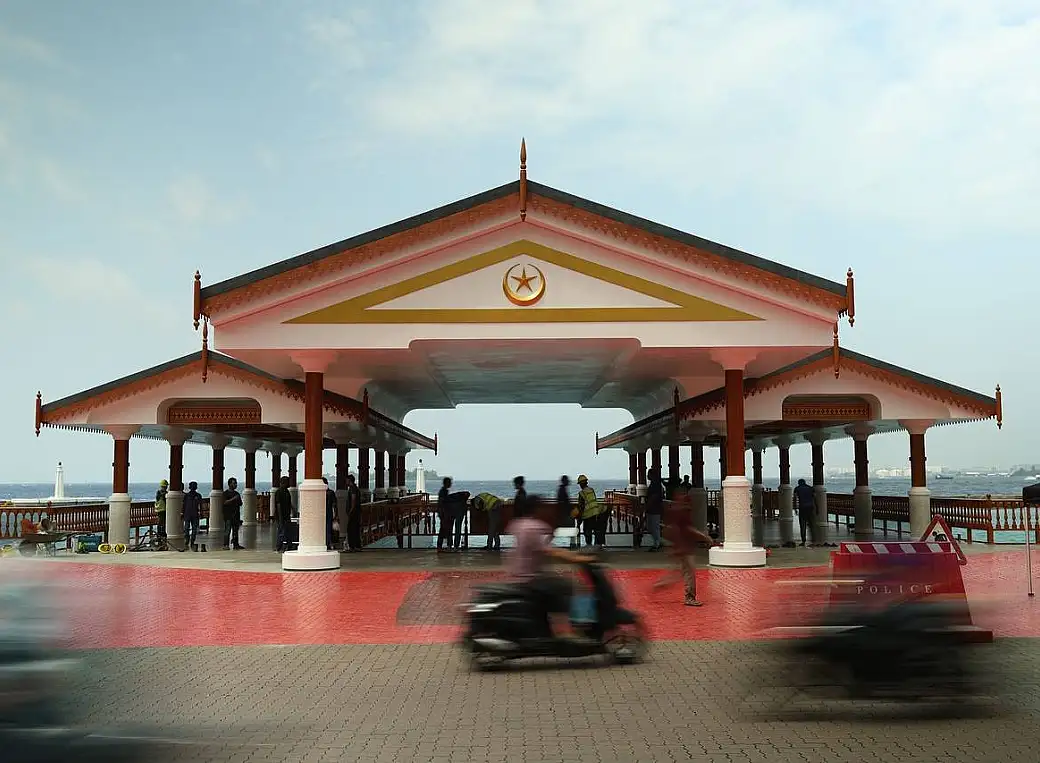 މިނިވަން ދުވަހުގެ ތައްޔާރީތަކާ ގުޅިގެން ޖުމްހޫރީ މައިދާނާއި އިއްޒުއްދީން ފާލަން ވަގުތީ ގޮތުން ބަންދުކުރަނީ