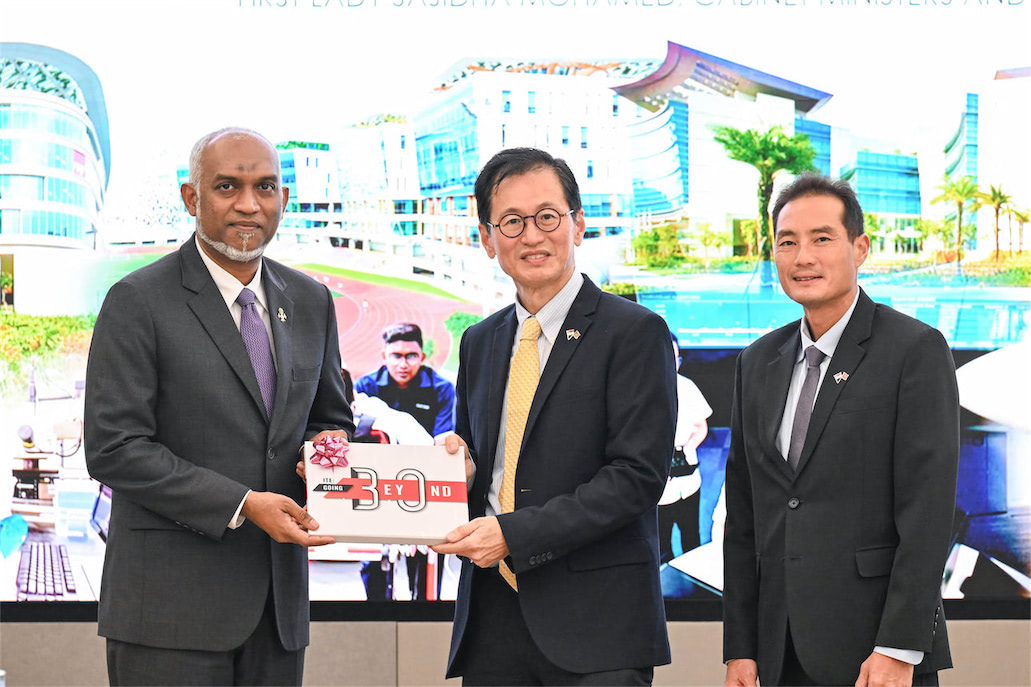 ރައީސުލްޖުމްހޫރިއްޔާ، ސިންގަޕޫރުގެ އައި.ޓީ.އީ ހެޑްކުއާޓާޒްއާއި އައި.ޓީ.އީ ކޮލެޖް ސެންޓްރަލްއަށް ޒިޔާރަތްކުރައްވައިފި