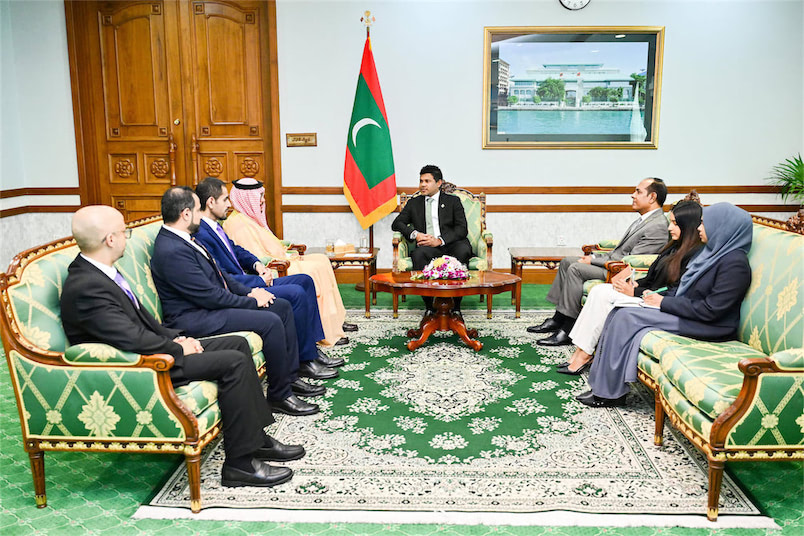 ސަޢޫދީ  ސަފީރު ނައިބު ރައީސްގެ އަރިހަށް އިޙްތިރާމުގެ ޒިޔާރަތެއް ކުރައްވައިފި