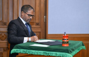 ސުޕްރީމް ކޯޓު ހިންގުން ފަނޑިޔާރު އަބްދުﷲ ހަމީދުއާއި ހަވާލު ކޮށްފި