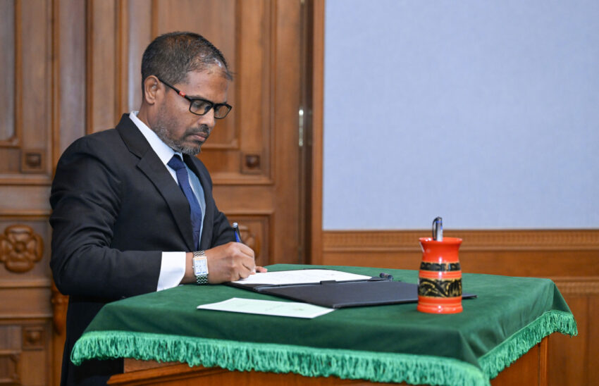 ސުޕްރީމް ކޯޓު ހިންގުން ފަނޑިޔާރު އަބްދުﷲ ހަމީދުއާއި ހަވާލު ކޮށްފި