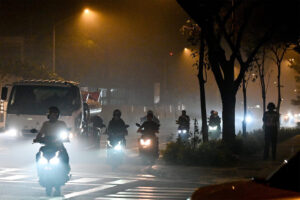 ދުމުގެ އަސަރު ކޮށްފާނެތީ އަލިފާން ރޯވި ސަރަހައްދާ ކައިރިއަށް ޒަރޫރީ ބޭނުމެއްގައި ނޫނީ ނުދިއުމަށް އިލްތިމާސް ކޮށްފި