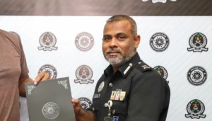 ހިޔާނާތުގެ ތުހުމަތުގައި އަށް މަސް ސަސްޕެންޝަނުގައި ބެހެއްޓުމަށްފަހު އާސިފް ވަޒީފާއިން ވަކިކޮށްފި