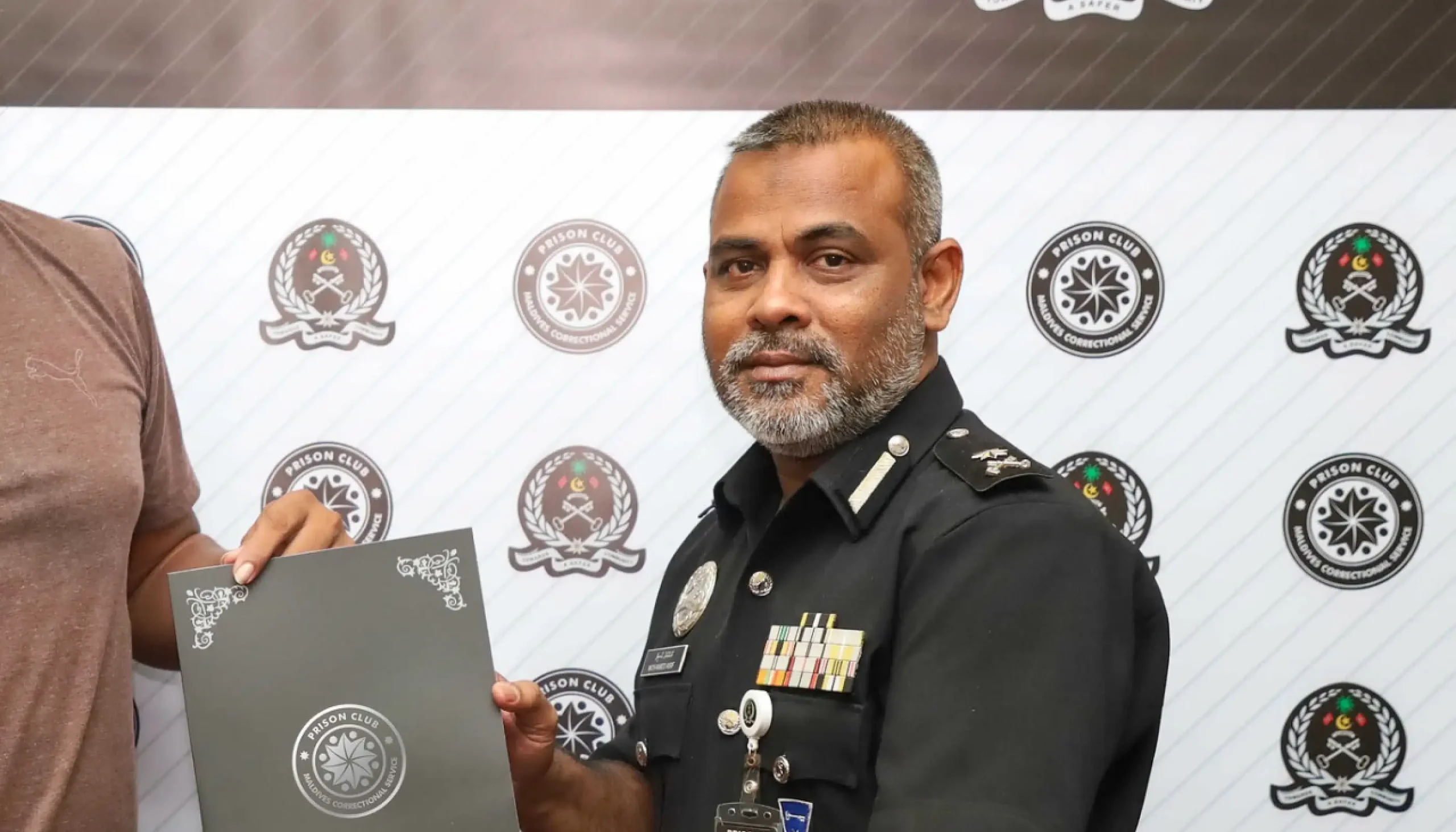 ހިޔާނާތުގެ ތުހުމަތުގައި އަށް މަސް ސަސްޕެންޝަނުގައި ބެހެއްޓުމަށްފަހު އާސިފް ވަޒީފާއިން ވަކިކޮށްފި