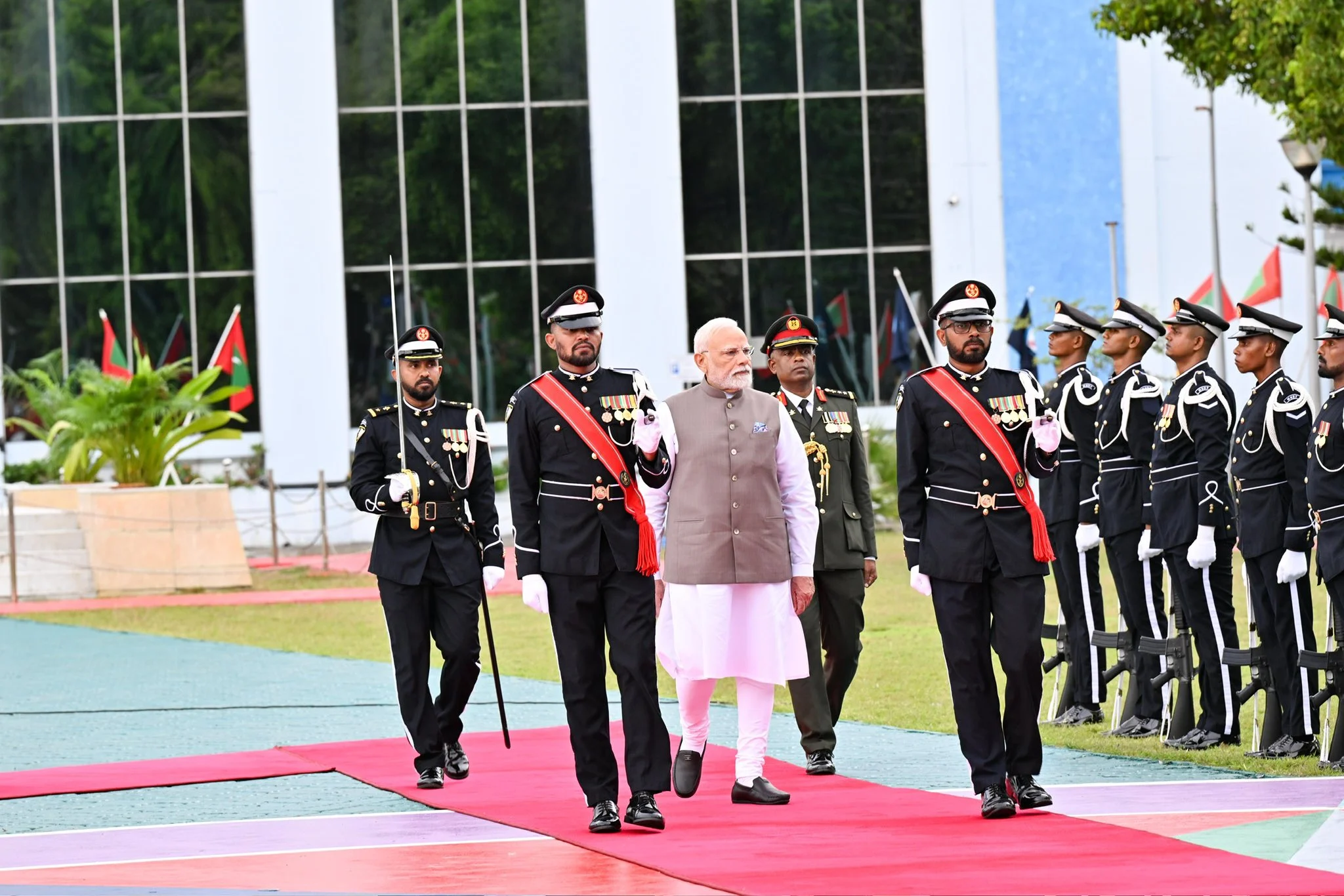 އިންޑިއާގެ ބޮޑުވަޒީރު މޯދީއަށް ރާއްޖެއިން ތާރީޚީ މަރުޙަބާއެއް!